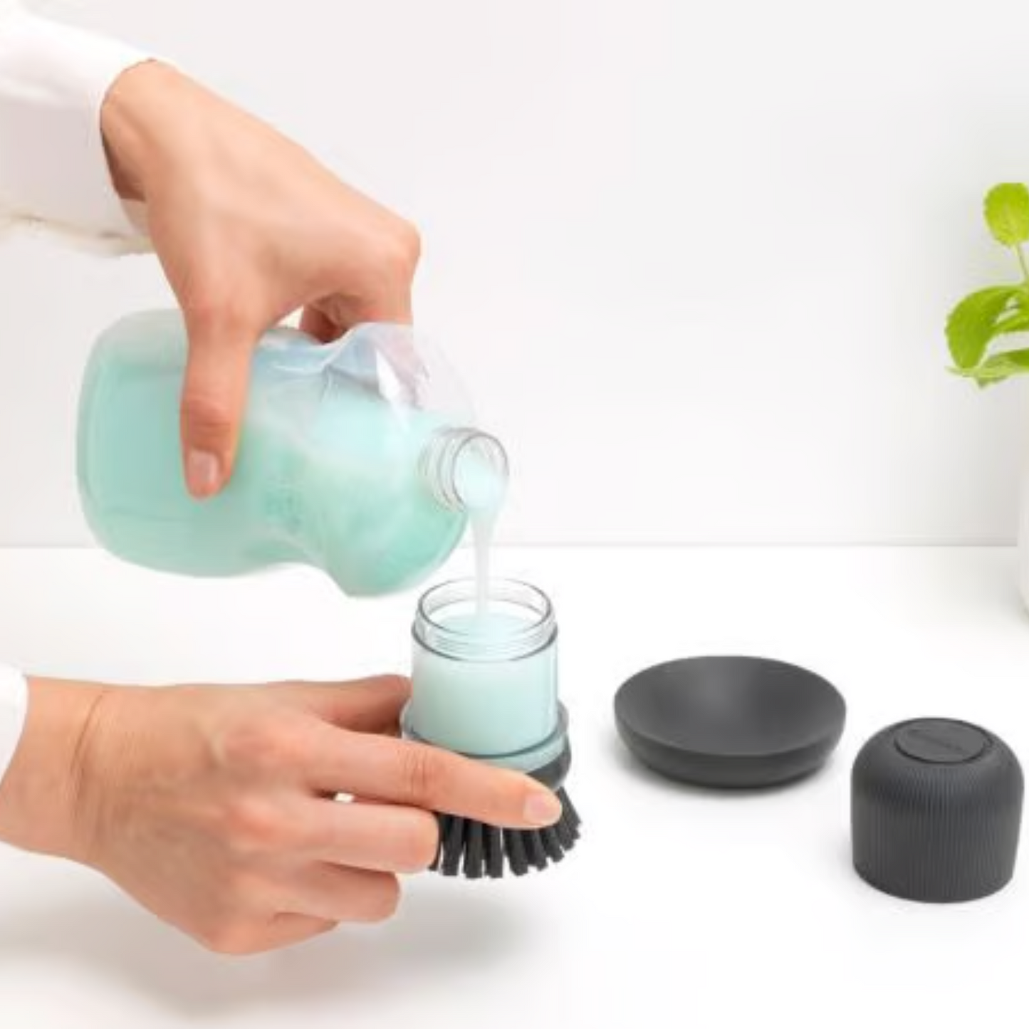 Afwasborstel met zeepdispenser