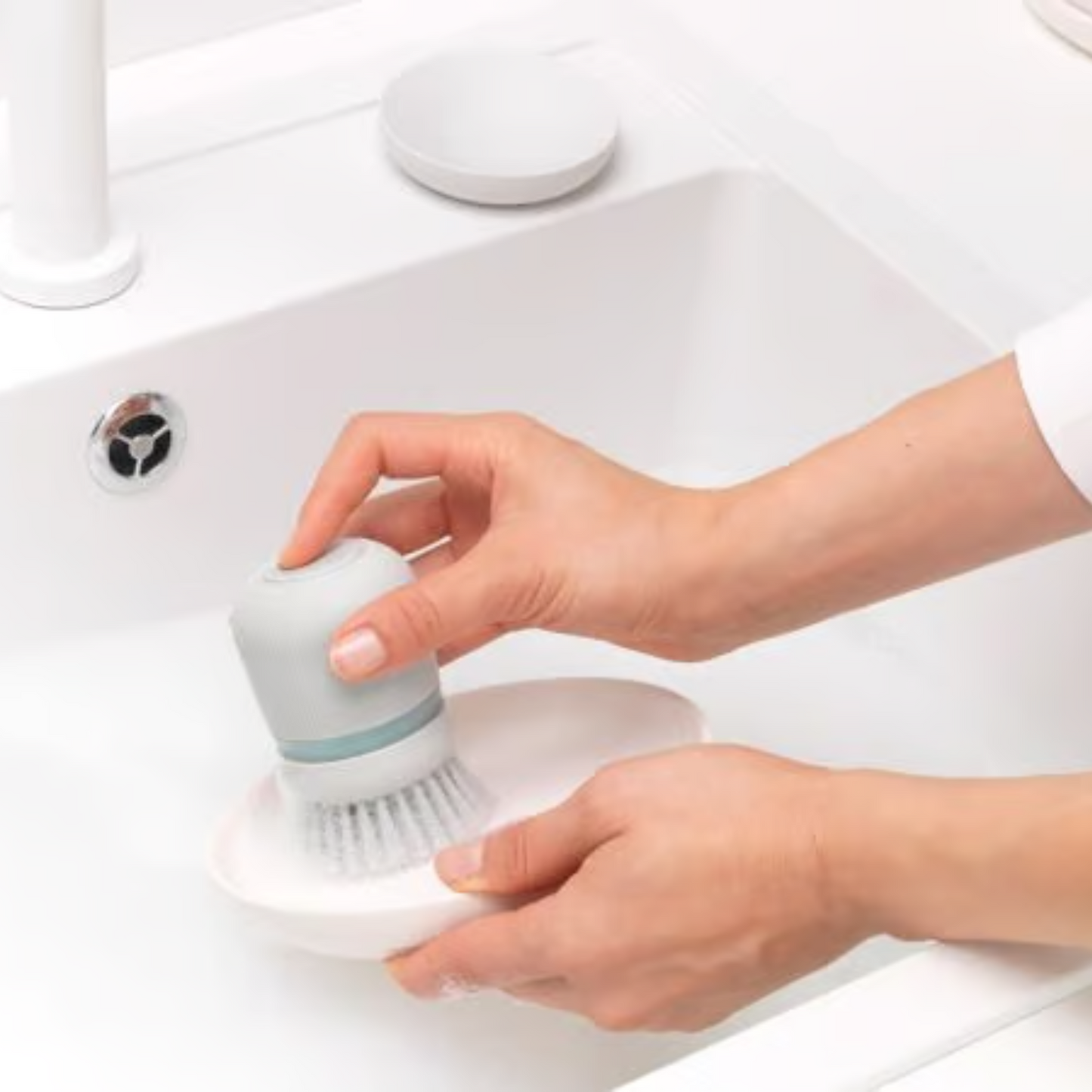 Afwasborstel met zeepdispenser