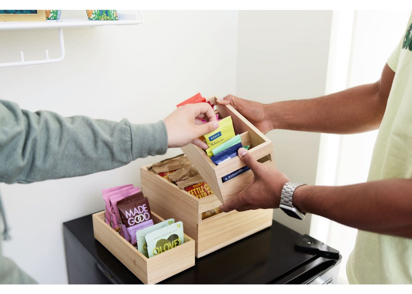 Houten bakje met verdeelschotten